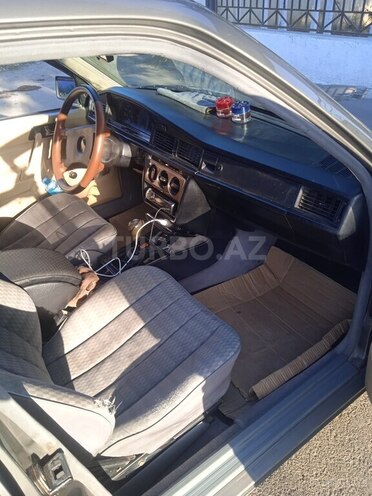 Mercedes 190 1990, 450,820 km - 2.3 l - Astara