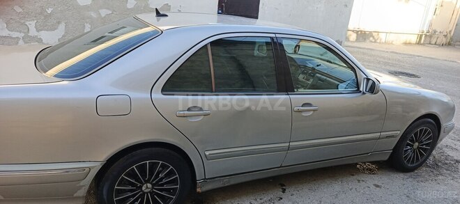 Mercedes E 270 1999, 504,123 km - 2.7 l - Bakı
