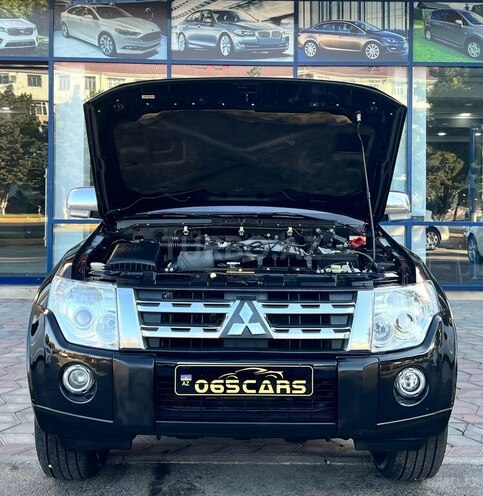 Mitsubishi Pajero-3