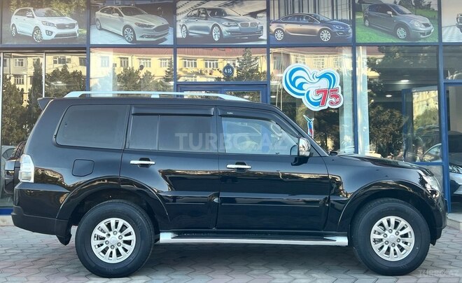 Mitsubishi Pajero-11