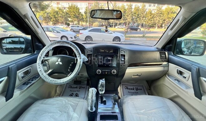 Mitsubishi Pajero-9