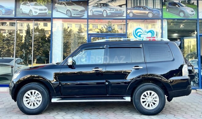 Mitsubishi Pajero-12