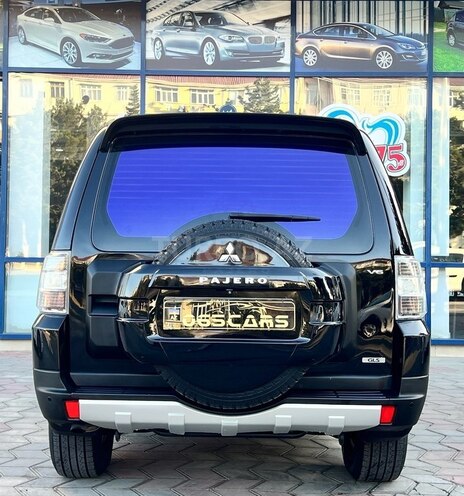 Mitsubishi Pajero-13