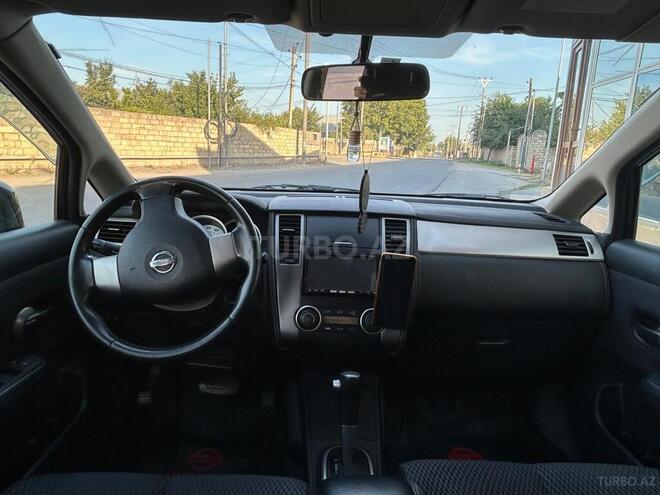Nissan Tiida-5