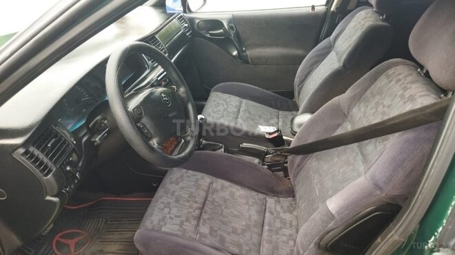 Opel Vectra 1996, 145,421 km - 1.8 l - Qazax
