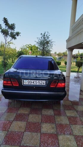 Mercedes E 220 1999, 304,000 km - 2.2 l - Zərdab