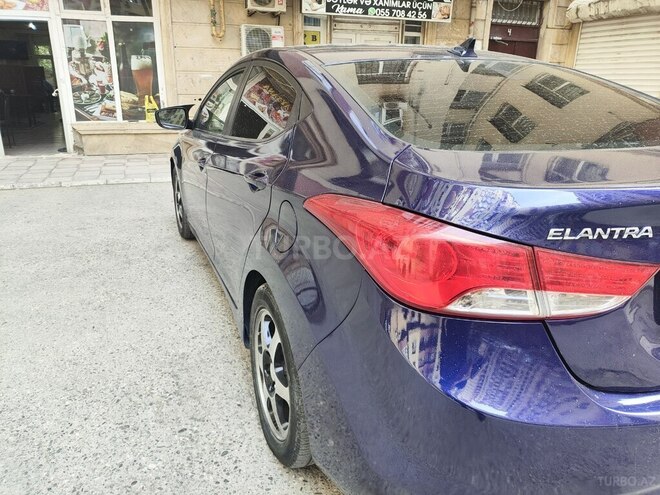 Hyundai Elantra-8