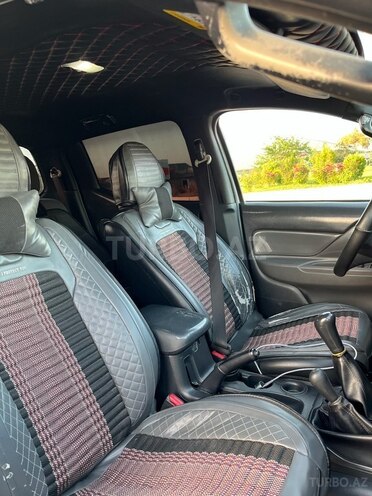 Mitsubishi L200 2017, 290,000 km - 2.4 л - Hacıqabul