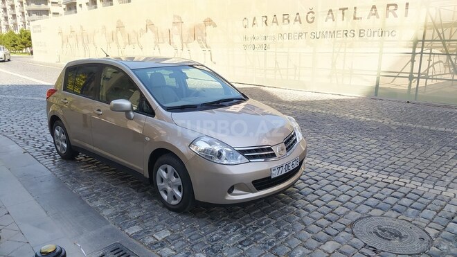 Nissan Tiida-11