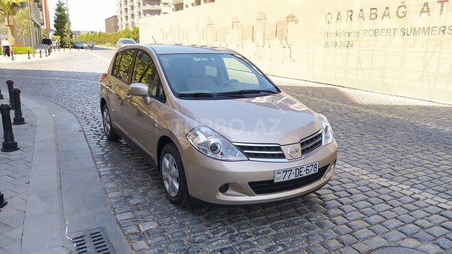 Nissan Tiida-12