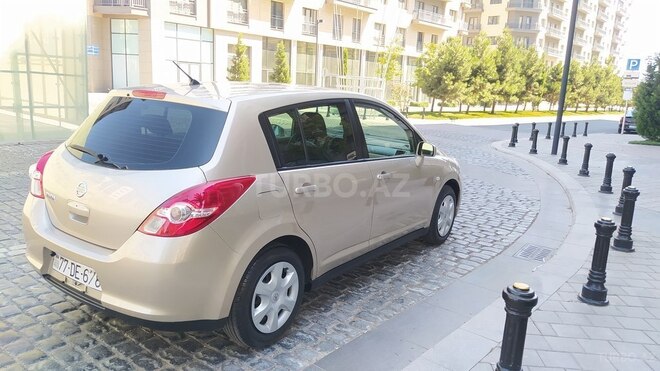 Nissan Tiida-9