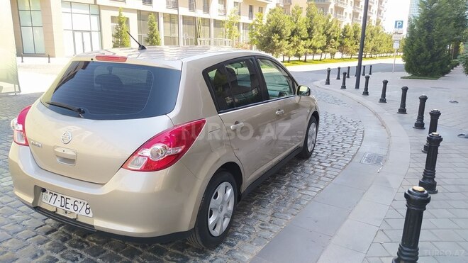 Nissan Tiida-21