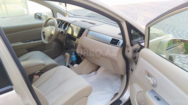Nissan Tiida-14