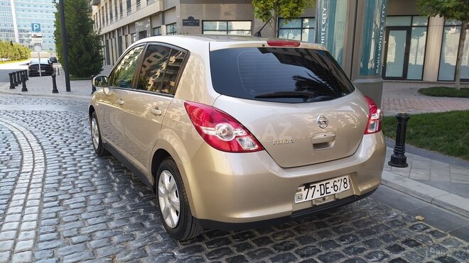 Nissan Tiida-15