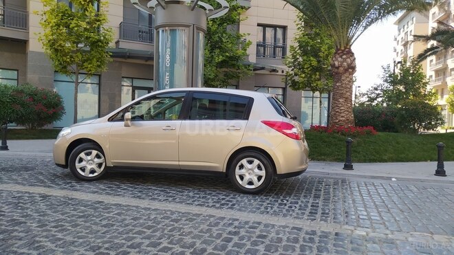 Nissan Tiida-5