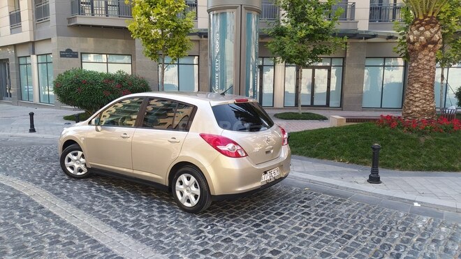 Nissan Tiida-4