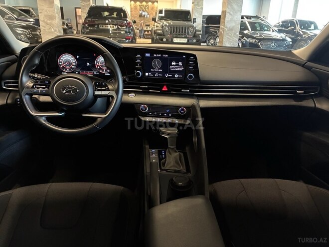 Hyundai Elantra-8