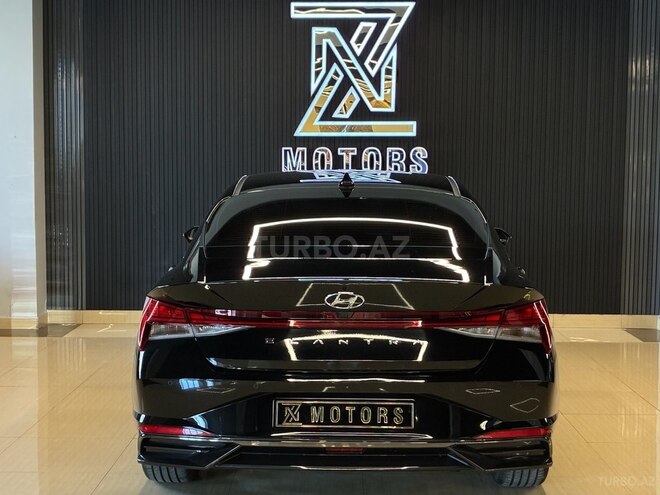Hyundai Elantra-11