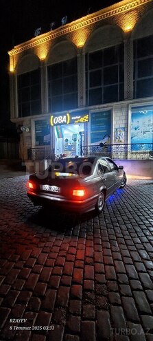 BMW 320-17