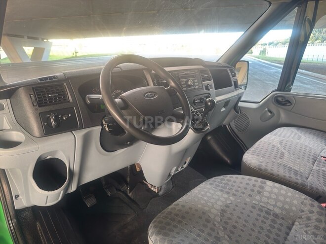 Ford Transit-12