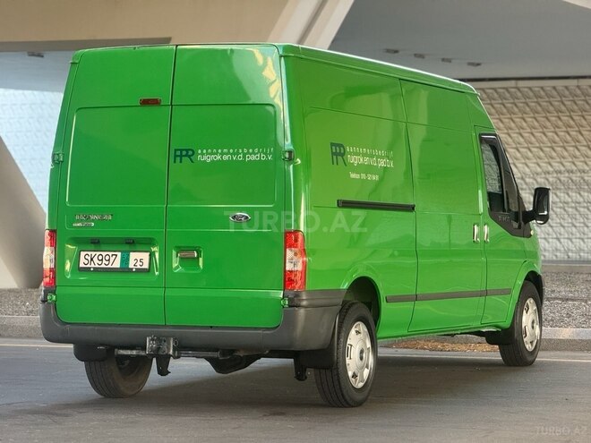 Ford Transit-8