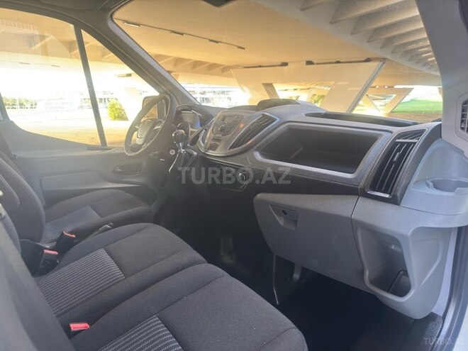 Ford Transit-7
