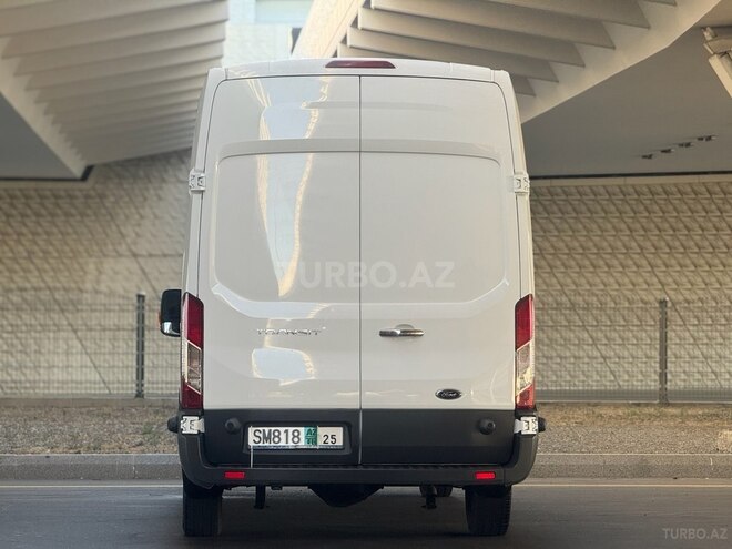 Ford Transit-13