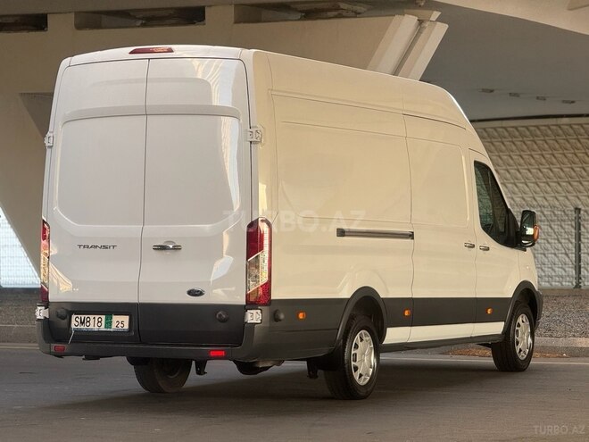 Ford Transit-12