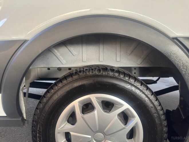 Ford Transit-5
