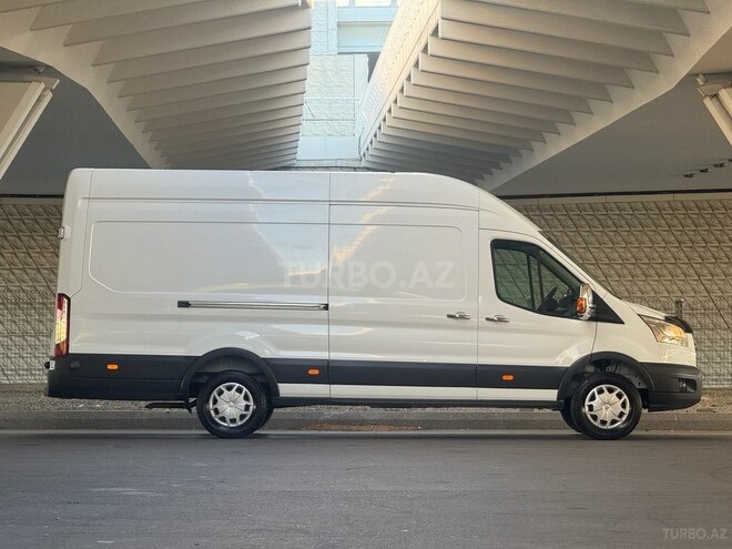 Ford Transit-11