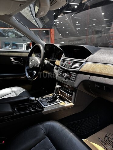 Mercedes E 220 d-6