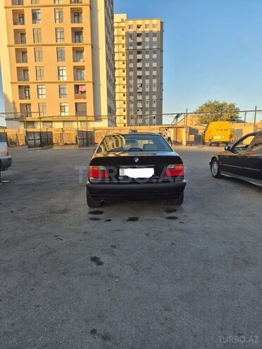 BMW 320-9