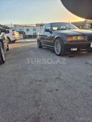 BMW 320-10