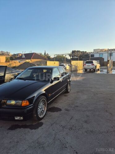 BMW 320-11