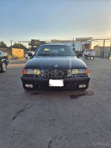 BMW 320-1