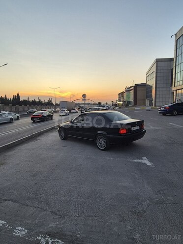 BMW 320-3
