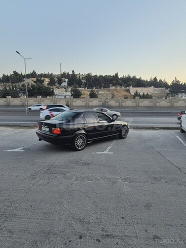 BMW 320-2