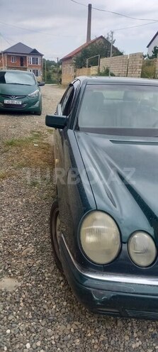 Mercedes E 230 1996, 235,624 km - 2.3 l - Quba