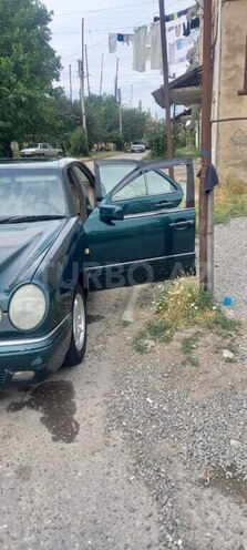 Mercedes E 230 1996, 235,624 km - 2.3 l - Quba