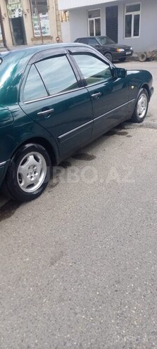 Mercedes E 230 1996, 235,624 km - 2.3 l - Quba