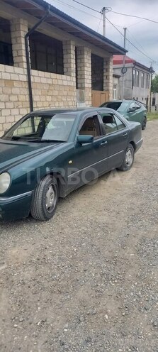 Mercedes E 230 1996, 235,624 km - 2.3 l - Quba