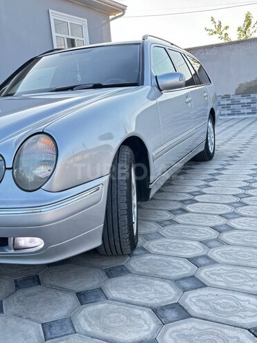 Mercedes E 240 2000, 380,000 km - 2.6 l - Salyan