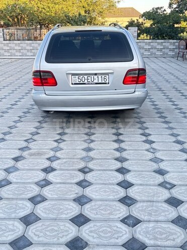 Mercedes E 240 2000, 380,000 km - 2.6 l - Salyan