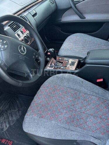 Mercedes E 240 2000, 380,000 km - 2.6 l - Salyan