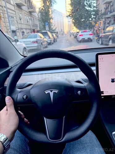 Tesla Model 3-4