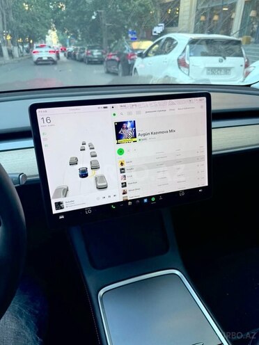 Tesla Model 3-3