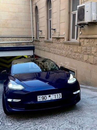 Tesla Model 3-6