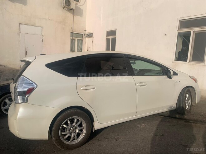 Toyota Prius V 2011, 273,910 km - 1.8 л - Bakı