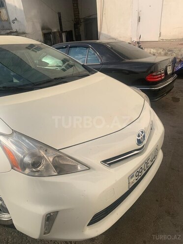 Toyota Prius V 2011, 273,910 km - 1.8 л - Bakı