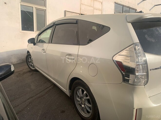 Toyota Prius V 2011, 273,910 km - 1.8 л - Bakı